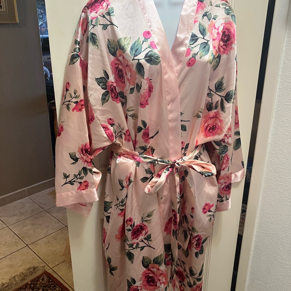 Thalia Sodi Floral Pink Satin Robe XXL